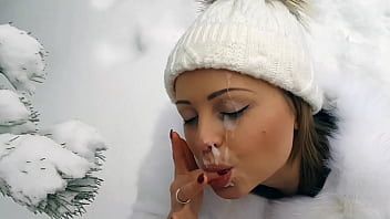 play Sesso con un adolescente che fa sesso nella neve