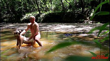 play Spara al fiume quando una donna fa un pompino