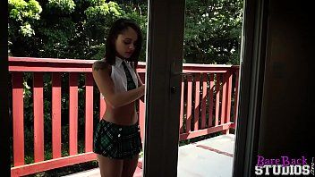 play Holly hendrix obligada por su madrastra a tener sexo anal con su padre pedófilo