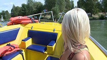 play Plimbare cu barca pe lac si sex nebuneste cu blonda focoasa