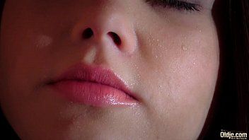 play Xxx anal with Gabriela, a beautiful teenager and she says it well
