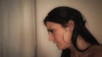 play The girl would like to have sex in the dark because she loves it more