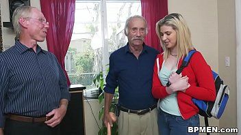 play Secrétaire baisée au maximum par un homme plus âgé qu'elle de plusieurs années