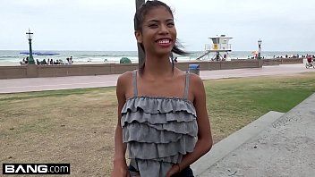 play Ebony teen Nia Nacci with tight pussy has legal sex