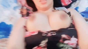 play Ele recebe essa loira fina na boca e quer fazê-la gritar de satisfação