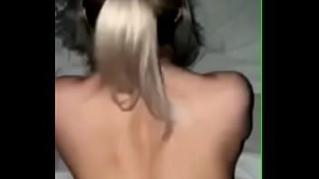 play Cracaneaza pizdulice acestei blonde foarte bine si doreste sa o faca sa tremure de satisfactie