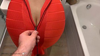 play Il déshabille la nouvelle salope et la baise entre ses gros seins