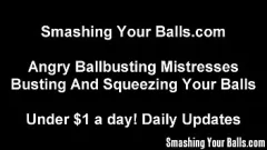 play Dominante milfs eisen je ballen: vernederende BDSM -straf