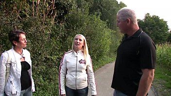 play Elle pleure hardcore quand elle met sa bite dans son cul et sous son vélo xnxxnoi