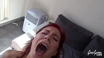 play Prostituata roscata face sex hardcore cu prietenul ei prostut