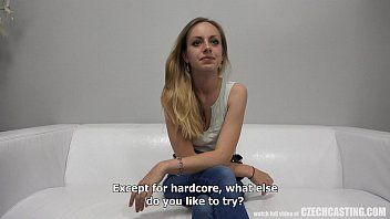 play Reife xnxx-Filme auf Partys mutige blonde Frauen, die leicht ficken